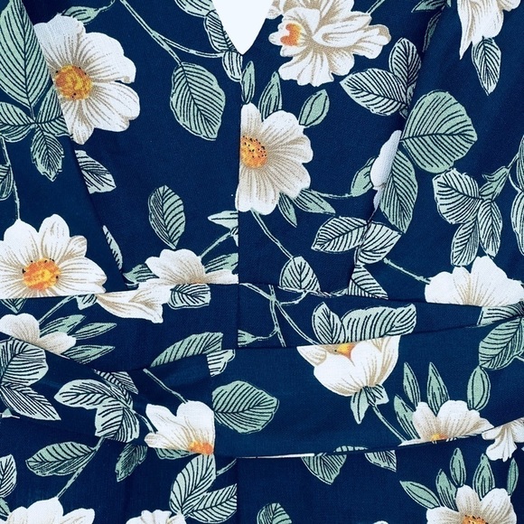 New-shop17 Floral Print Deep V-neck, Open Tie Back, Wide Leg One Piece Jump Suit - Picture 12 of 16